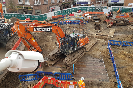 Специалисты компании СП Унибелус ООО подготовили типовое решение для видеонаблюдения за стройплощадкой с возможностью перемещения опоры с камерами, а также многоразового её использования.