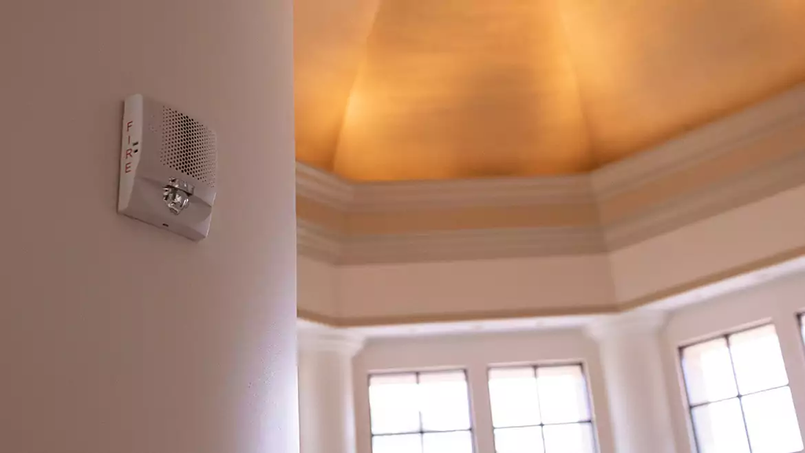 Портал SDM и Amanda Reed провели обзор тенденций в области систем обнаружения пожара. Пожарная сигнализация — это парадокс индустрии безопасности: она необходима в каждом здании, но мы не говорим о ней так много, как о контроле доступа или видеоверификации. Данная статья призвана хоть немного исправить эту несправедливость