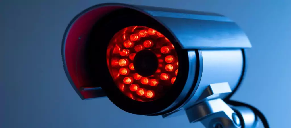 Видеонаблюдение в ночное время играет важную роль в нашей отрасли. Так, крайне важно применить хорошее решение с большими возможностями при слабом освещении. В этом руководстве для покупателей обсуждаются некоторые ключевые моменты, которые следует учитывать при выборе камеры для условий слабого освещения.