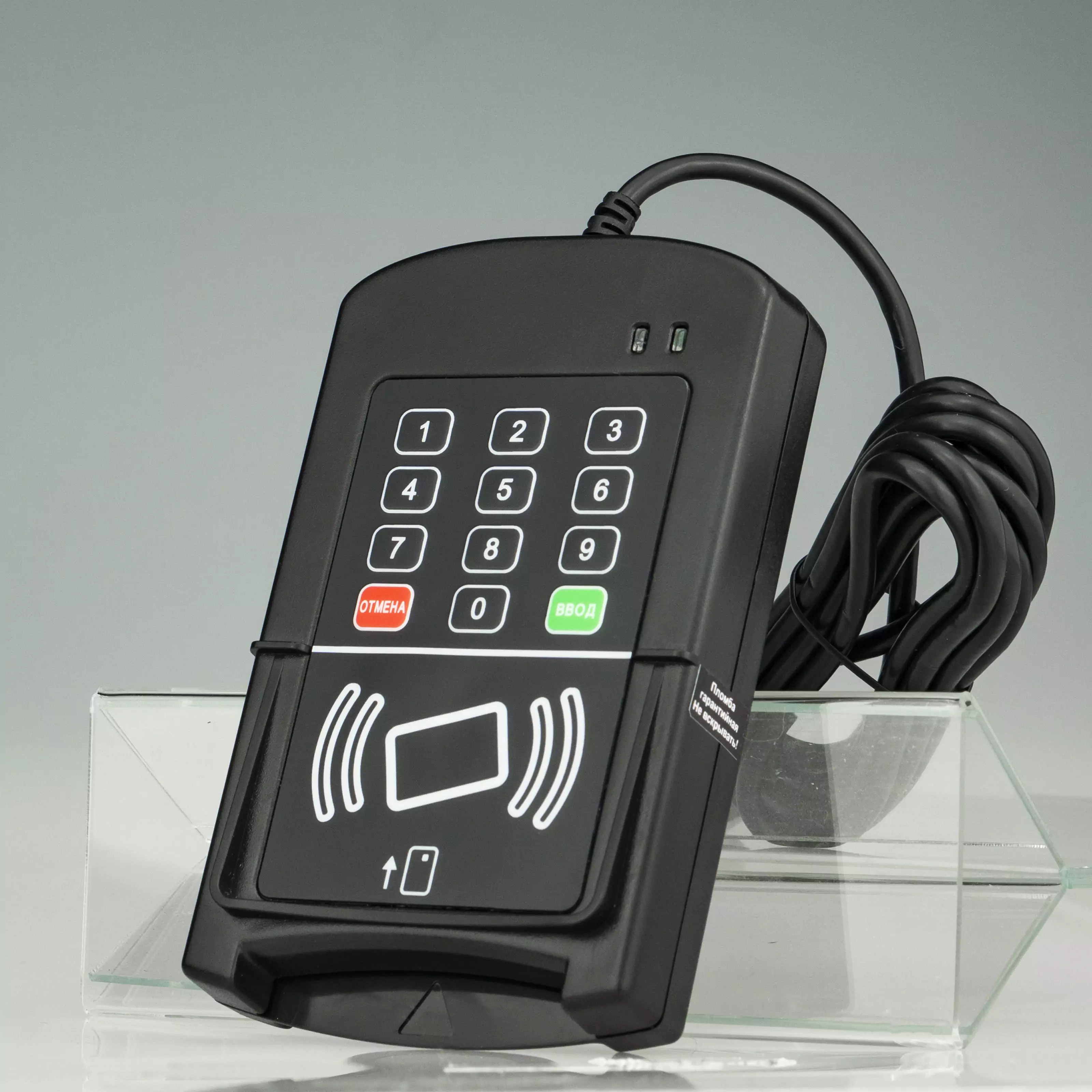 Универсальные считыватели позволяют произвести считывание информации с идентификационных карт (ID карт, биометрических документов) граждан Республики Беларусь контактным и бесконтактным методами.