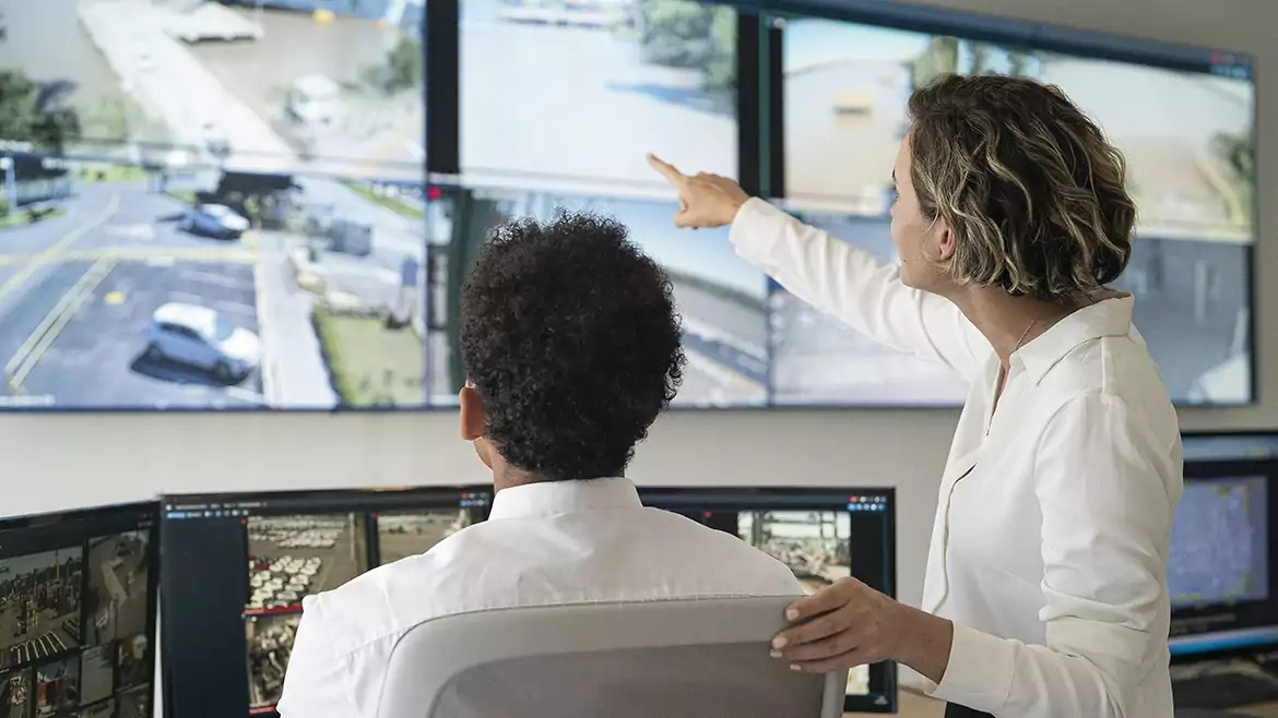 Выбор правильной системы видеонаблюдения (VMS) не ограничивается удовлетворением клиента. Когда дело доходит до крупномасштабных развертываний, дилеры по безопасности и интеграторы могут повысить эффективность, надежность и масштабируемость, выбрав правильную VMS корпоративного уровня для своих клиентов.